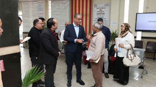 محافظ الجيزة يتابع انتظام العمل بالمركز التكنولوجي بحي جنوب وتسريع إنجاز طلبات المواطنين