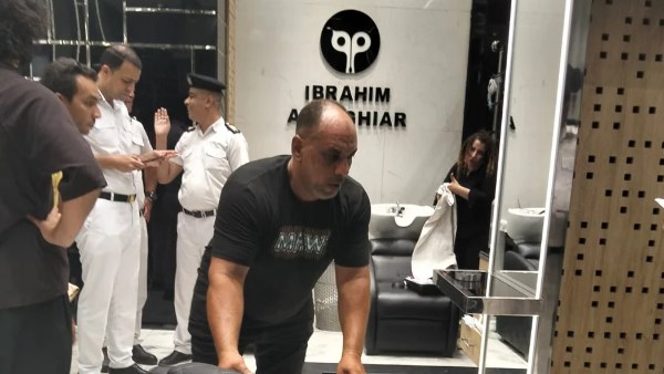 القانون فوق الجميع.. غلق وتشميع صالون حلاقة شهير في المهندسين
