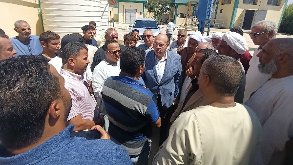 نائب محافظ الجيزة يتابع التجهيزات النهائية بمشروع الصرف الصحي بقرية القبابات
