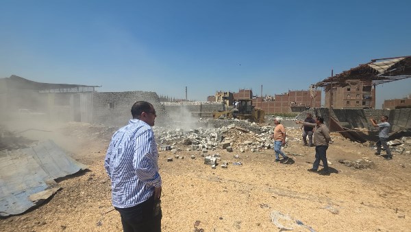 إزالة جمالون مخالف على مساحة 250 مترا بقرية البراجيل في أوسيم