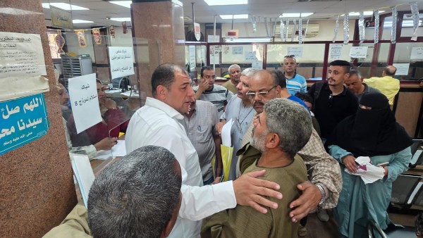 رئيس مركز أوسيم يستمع لشكاوى المواطنين بالمركز التكنولوجي ويوجه بحلها