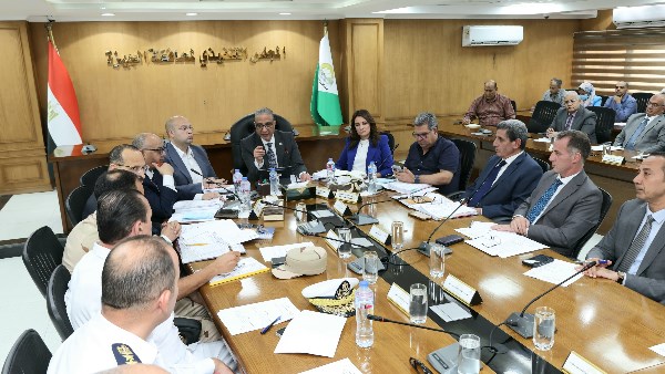 محافظ الجيزة يوجه رؤساء الأحياء والمراكز بسرعة الاستجابة لشكاوى المواطنين