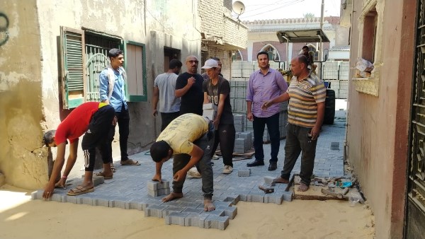 بدء أعمال رفع كفاءة وتطوير وتركيب بلاط الإنترلوك بـ29 شارعًا بالبدرشين
