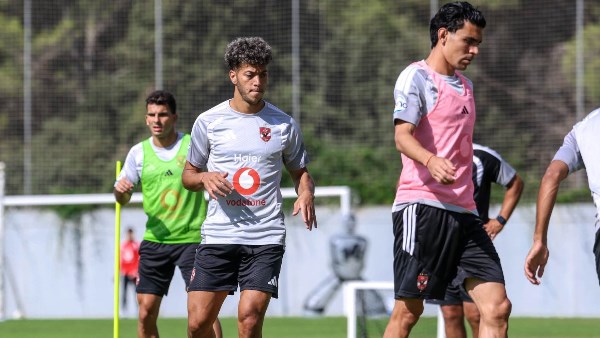 قبل مواجهة برشلونة.. هل يغامر الأهلي بإمام عاشور؟