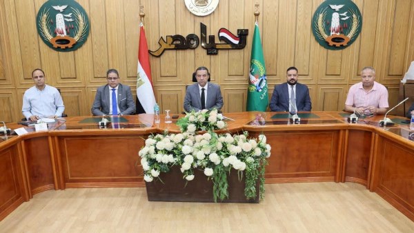 محافظ المنوفية يتابع منظومة العمل بالقطاع الصحي ويناقش آليات تطوير الخدمات ويؤكد لا تهاون في صحة المواطن