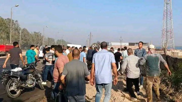 انقلاب ميكروباص ونجاة الركاب على طريق كفر داوود السادات بالمنوفية
