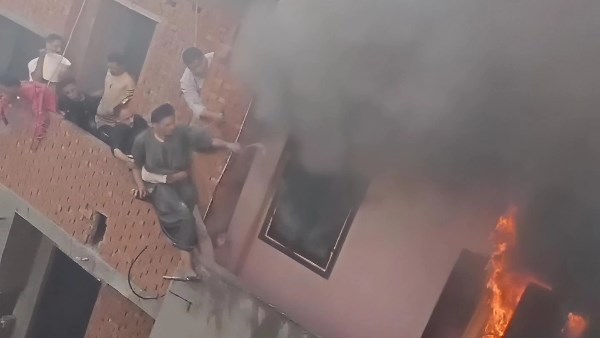 بطولة من قلب المنوفية.. شباب النعناعية ينقذون عقاراً من حريق محقق بأشمون