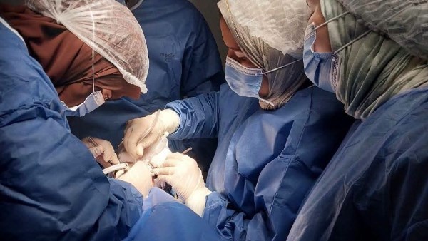 مستشفى الشهداء يُنهي معاناة طفلة الـ 3 سنوات وينقذ أسنانها في المنوفية