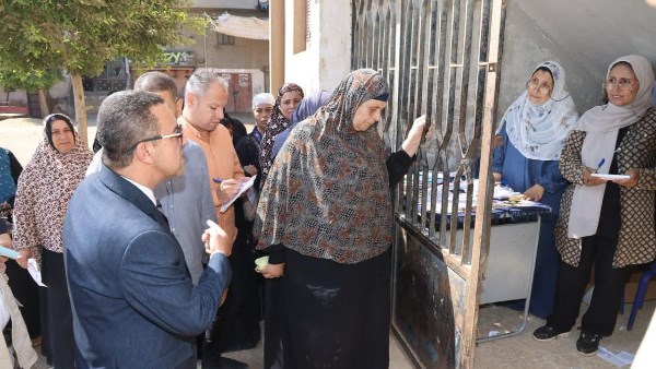 محافظ المنوفية يحل أزمة تكدس المواطنين أمام الوحدة الاجتماعية بمنشأة سلطان