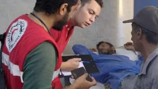 الهلال الأحمر المصري يُقدّم الدعم النفسي والإغاثي لمصابي حادث انقلاب سيارة عمال بالمنوفية | صور