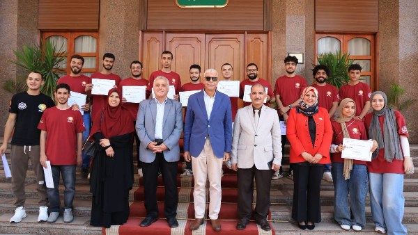 رئيس جامعة المنوفية يكرم 9 فرق و27 طالبًا تأهلوا لنهائيات البرمجة التنافسية