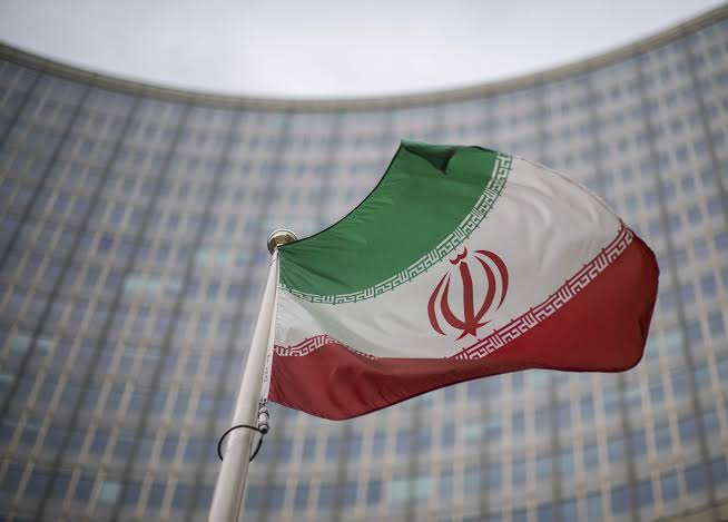 تلوث نفطي أمام السواحل الإيرانية.. طهران تتهم سفينة أجنبية وتحذر من تداعيات بيئية