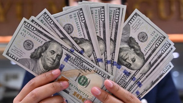 تعرف على سعر الدولار مقابل الجنيه قبل بدء جلسة التداول اليوم الأحد