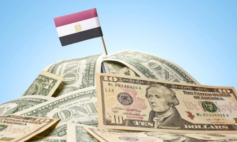 مصر تستهدف خفض الدين العام إلى 71% من الناتج المحلي بنهاية 2026/2027