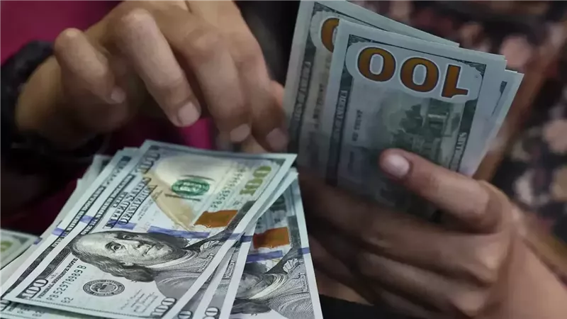 تراجع سعر صرف الدولار أمام الجنيه في البنوك المصرية (تحديث لحظي)