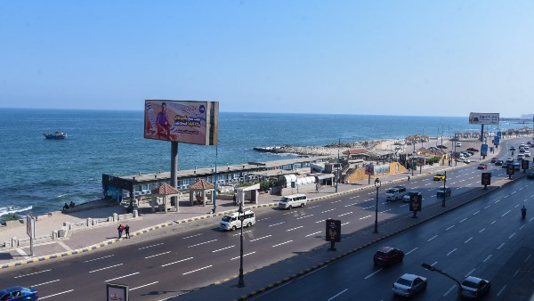 محافظة الإسكندرية تتخذ الإجراءات اللازمة لإزالة إحدى المنشآت لحجبها رؤية البحر