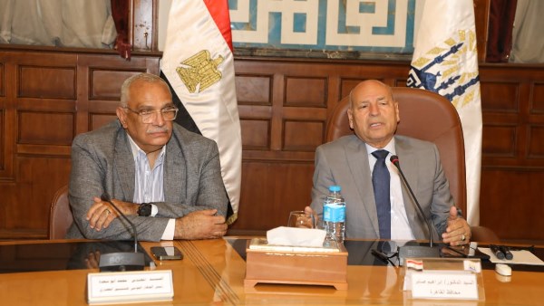 محافظ القاهرة يعقد اجتماعا لمتابعة مشروعات تطوير القاهرة التاريخيّة والخديوية