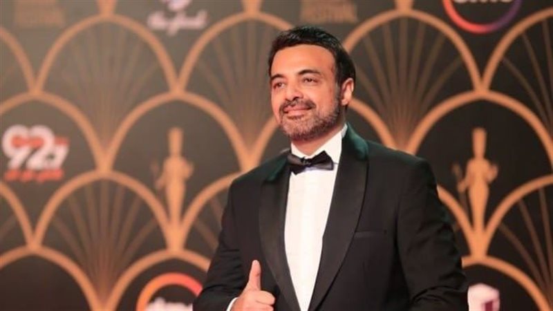 عمرو محمود ياسين يوجه رسالة إلى الله بشأن زوجته