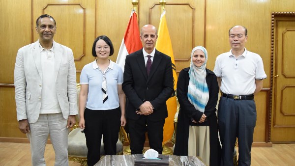 رئيس جامعة بني سويف يبحث مع وفد جامعة نانجينغ الصينية تعزيز التعاون في المجال البحثي