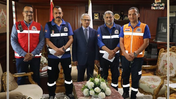 محافظ بني سويف يكرم مسعفا وسائقا لنجاحهما في إتمام ولادة طارئة داخل سيارة الإسعاف