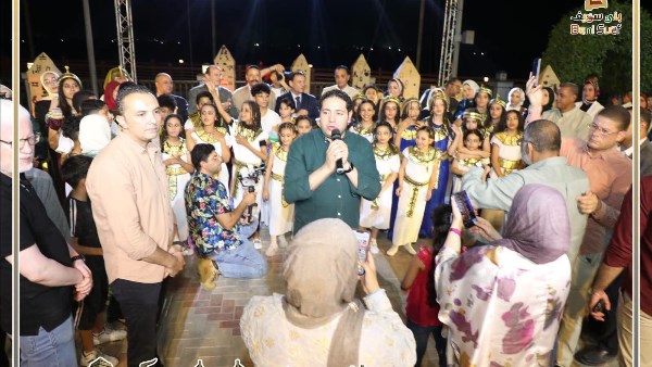 نائب محافظ بني سويف يشهد عرض عروس النيل الفرعوني بممشى الكورنيش
