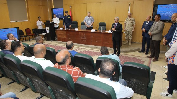 محافظ بني سويف يشهد تدريب العاملين بالديوان العام على خطط مواجهة الطوارئ