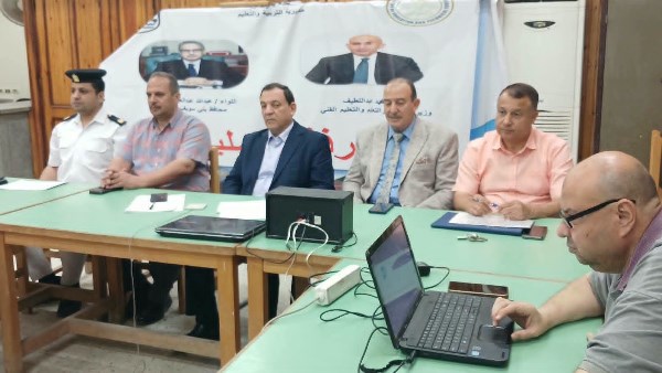 طلاب الثانوية العامة يواصلون أداء امتحانات الدور الثاني.. وتعليم بني سويف تتابع من غرفة العمليات