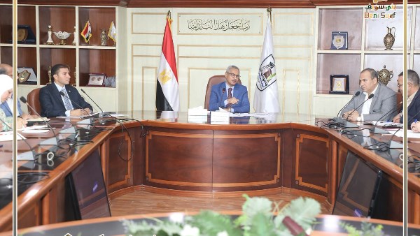 محافظ بني سويف يناقش مقترحات «التطوير المؤسسي» مع حملة الماجستير والدكتوراه