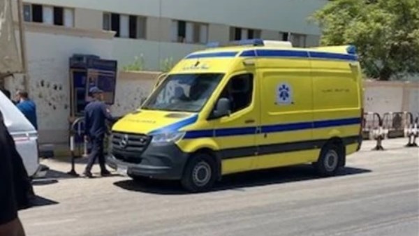 مصرع شاب وإصابة 5 اخرين في تصادم نقل وتروسيكل بصحراوي ملوي في المنيا