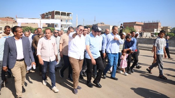 محافظ المنيا يتفقد التشغيل التجريبي لكوبري عزب التل لخدمة 100 ألف مواطن