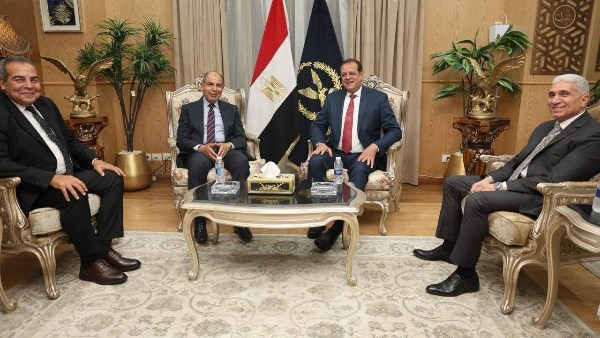 تقديم أفضل الخدمات للمواطنين.. محافظ المنيا يهنئ مدير الأمن الجديد