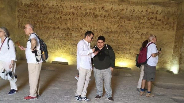 تزامنا مع قرب الموسم السياحي.. وفد سياحي متعدد الجنسيات يزور منطقة آثار بني حسن بالمنيا