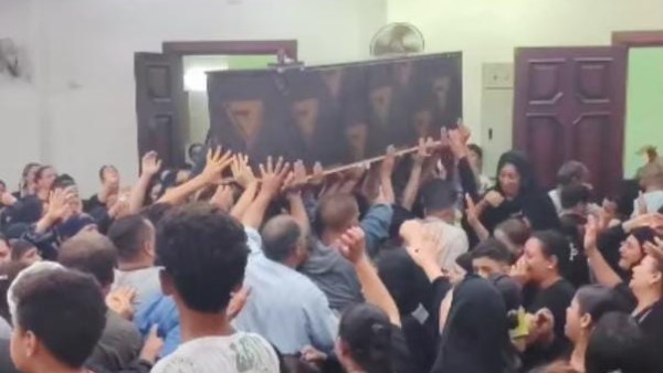 تشييع جثمان يوسف أشعياء ضحية مركب الهجرة غير الشرعية بالمنيا..صور