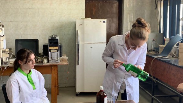 برنامج تبادل دولي | جامعة المنيا تستقبل طلابا من رومانيا بكلية الصيدلة