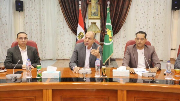 محافظ المنيا يعقد الاجتماع الدوري مع نواب البرلمان لمناقشة عدد من الملفات المجتمعية