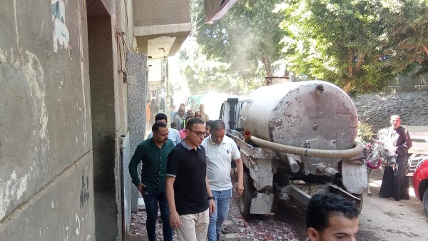محافظ المنيا يُكلّف نائبه بمتابعة معالجة ظهور مياه جوفية في قرية منسافيس