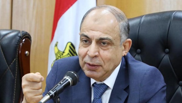 محافظ المنيا يعقد اجتماعًا لبحث صيانة أعمدة الإنارة وترشيد الاستهلاك