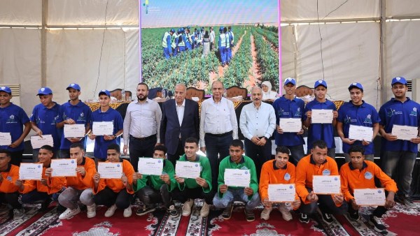 محافظ المنيا يشهد تخريج الدفعة الأولى من مدرسة «محمود العناني للتكنولوجيا التطبيقية الزراعية» الحاصلة على الاعتماد الدولي