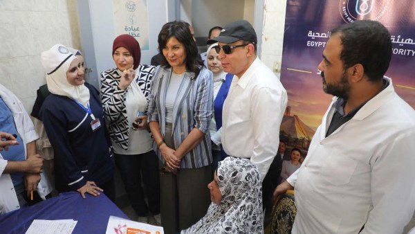 التحالف الوطني ومديرية الصحة ينظمان قافلة طبية شاملة بمبادرة «إيد واحدة» بالمنيا