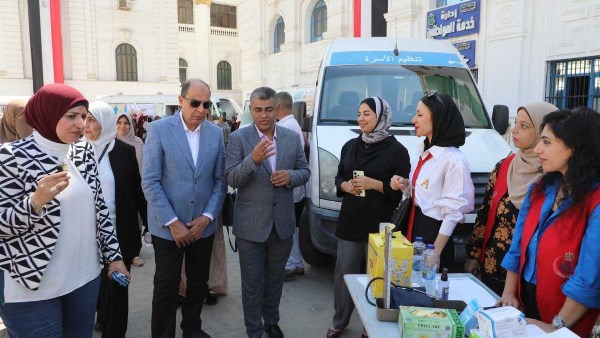 تحت شعار «علشان ولادنا».. محافظ المنيا يدشن حملة موسعة لتنمية الأسرة والصحة الإنجابية