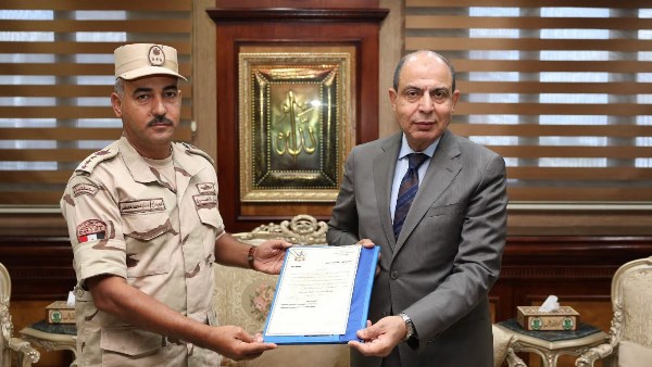 محافظ المنيا يستقبل المستشار العسكري الجديد للمحافظة