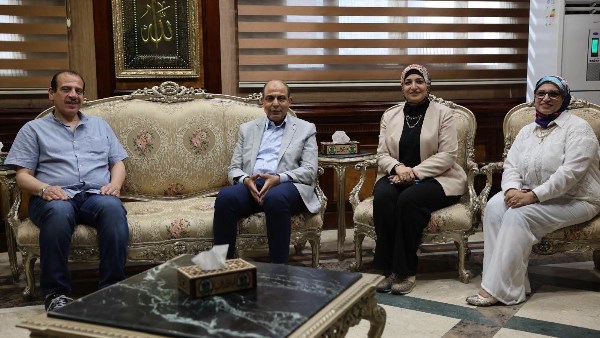 محافظ المنيا يلتقي نائب وزير الصحة لمتابعة مستوى الخدمات الطبية المقدمة للمواطنين