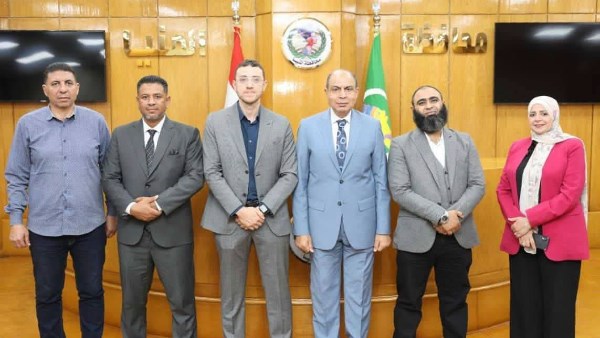 محافظ المنيا يبحث زيادة كميات المخلفات الصلبة الموردة لمصنع التدوير بملوى