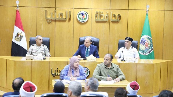 محافظ المنيا يعلن دخول 315 فصلاً جديداً والتوسع في معارض أهلا مدارس