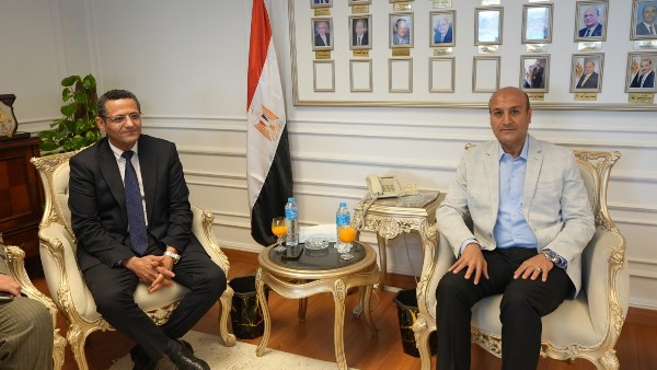 محافظ أسيوط يستقبل نقيب الصحفيين ووفدًا من مجلس النقابة ويؤكد: الإعلام الوطني شريك رئيسي في دعم التنمية وبناء الوعي