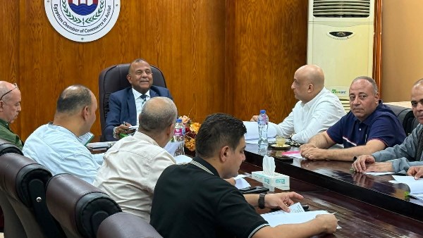 غرفة أسيوط التجارية تبدأ إجراءات تراخيص المرحلة الرابعة بمجمع الصناعات وتبحث مشكلات منظومة الخبز