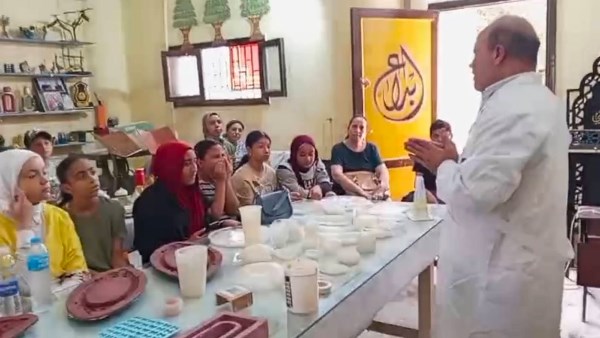 تفعيل النشاط الصيفى لطلاب المدارس بمركز إبداع للحرف اليدوية والتراثية في أسيوط| صور