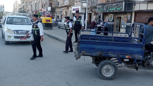 حملات مرورية مكثفة بمدينة ديروط لتعزيز السيولة والانضباط بالشوارع