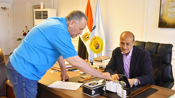 نزل 6 درجات.. محافظ أسيوط يعتمد خفض الحد الأدنى للقبول بالثانوي العام إلى 222 درجة