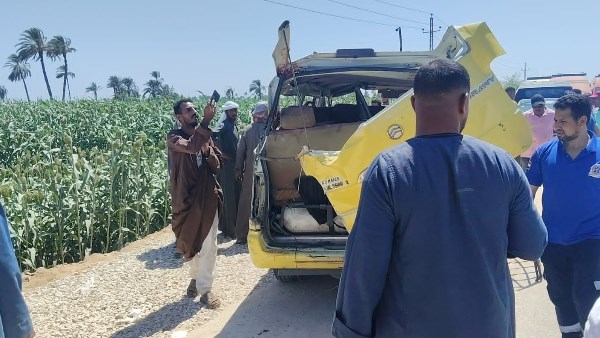 إصابة 8 أشخاص في انقلاب سيارة ميكروباص بطريق أسيوط الجديد